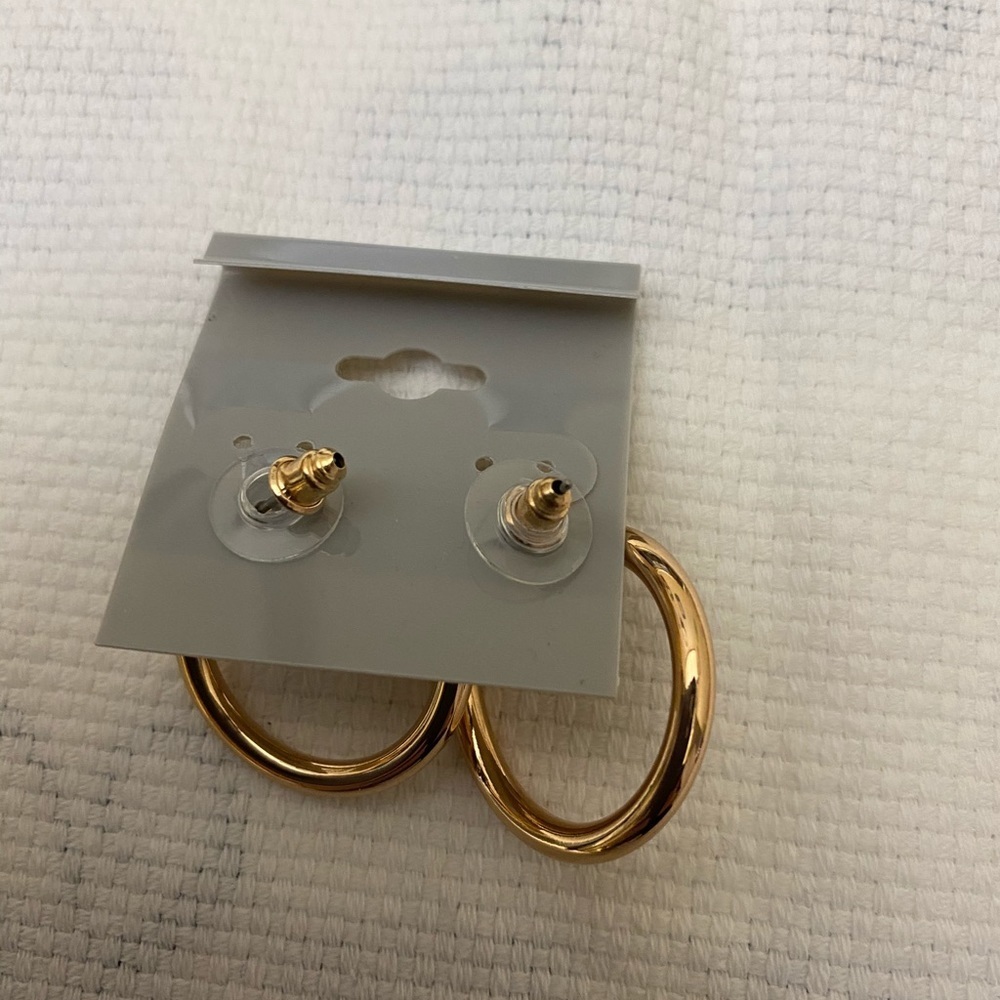 🔵4/$20 Fashion Jewelry Faux Gold Open Hoops NWT - Picture 4 of 4